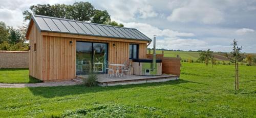 Cabane cosy & bain nordique vue Sion