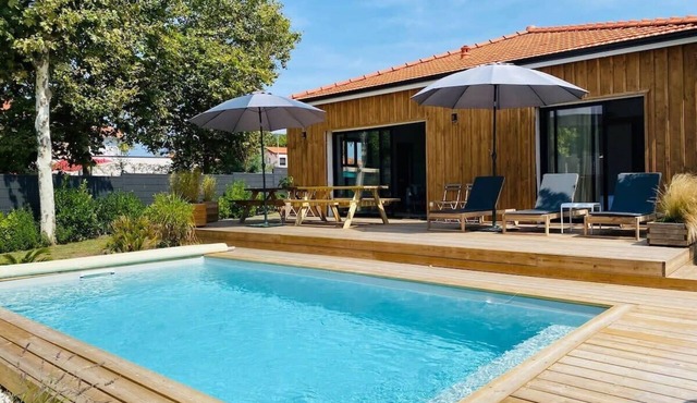 Cabane De Brice in Ares with pool