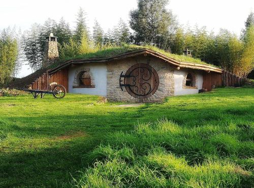 Cabane de Hobbit insolite proche Futuroscope - Nature & Calme