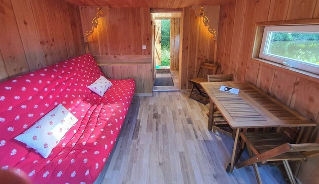 Cabane en Bois sur L'étang, un Havre de Paix sur un Site Exceptionnel