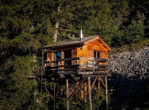 Cabane perchée avec sauna en pleine nature