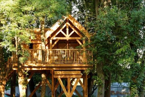 Cabane perchée luxe avec jacuzzi Domaine du Marais Maisse
