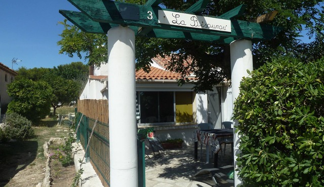 CABANON BORD DE MER NEAR FILMING CAMPING PARADIS