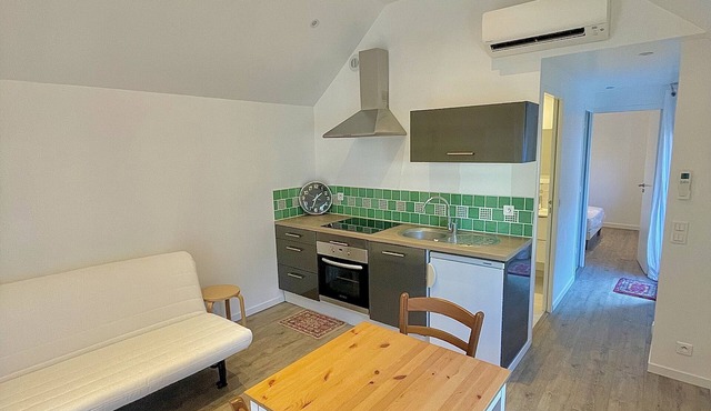 Cabatous: small stone house