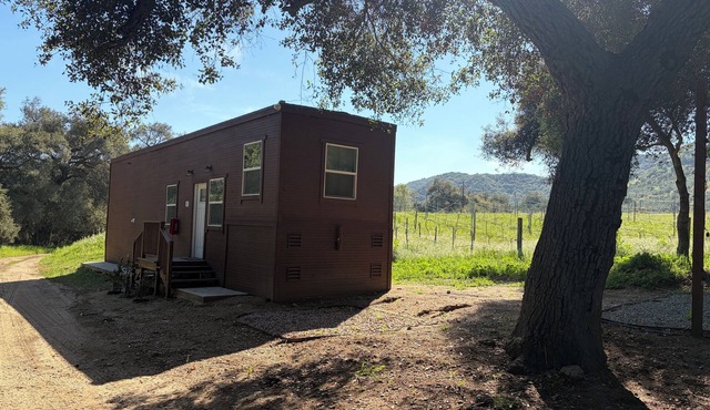 Cabernet Cabin @ Vinyards, Fallbrook, 6 Adults 2 Kids, Wifi and AC, Fallbrook