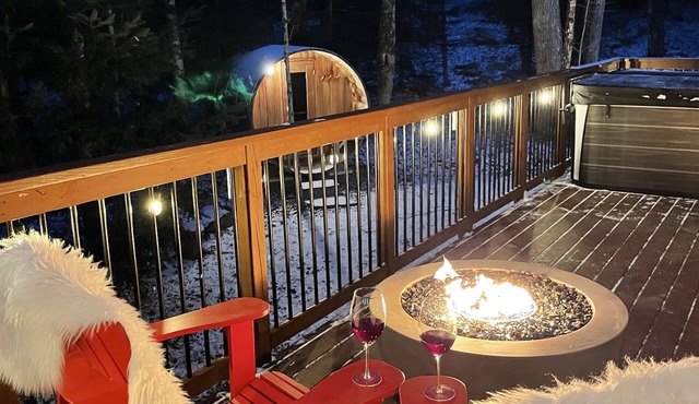 Cabernet Chalet*Private*Hot Tub* Sauna*Beach*Ski in/out*Fireplace*KB*Gameroom