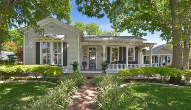 Cabernet Villa at Zink Haus*1 Block to Comal River*Walk to Downtown NBTX