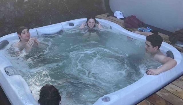 Cabin 9, Shared Sauna-Hot Tub, Patio, Lakeview, Motel, Lake Tours, Boat Rental.