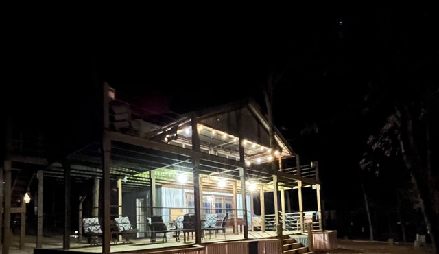 Cabin 1, AKA The Treehousen 1 bedroom and a loft. 2 bathrooms. nSleeps 5