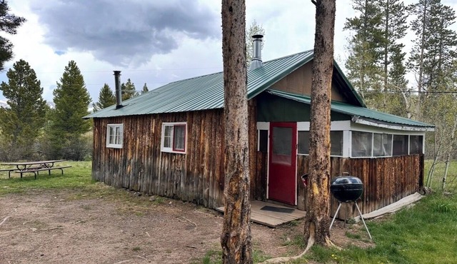 Cabin #1 Charming 2-bedroom rustic cabin in Gould perfect for a getaway