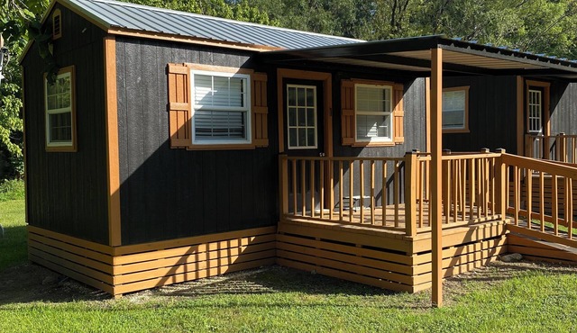 CABIN #1 Cozy cabin in serene Point Blank with fitness room and Pool