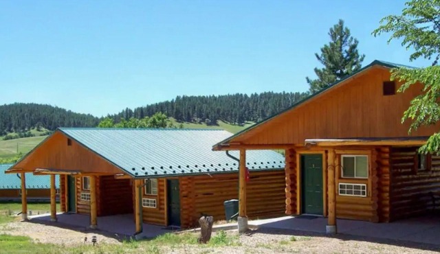 Cabin#1 Cozy Log Cabin in a Country Setting