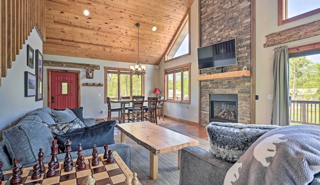 Cabin 1 Mi to Sand Valley, 1 Block to Beach