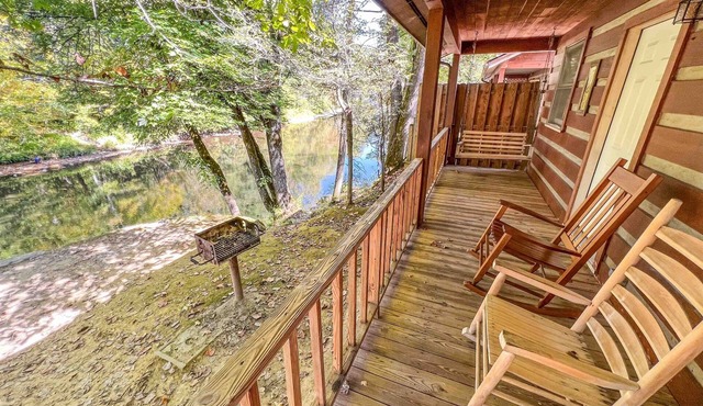 Cabin #1 - Riverfront w/Gas Fireplace and more!