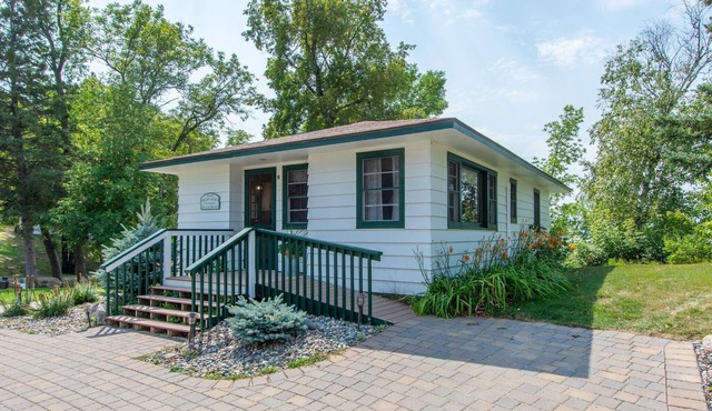 Cabin 1 Shady Acres, Waterfront Cabin on Leech Lake, fishing, swimming, boating