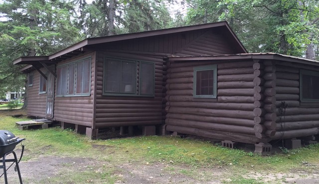 Cabin #1 (Whitetail) Beautiful log cabin situated right on the lake!