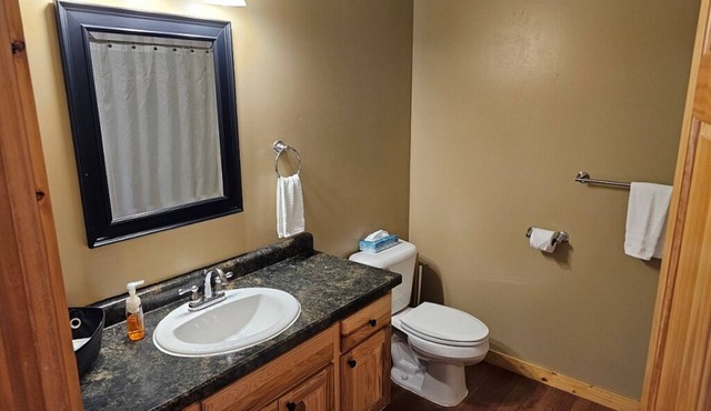 Cabin 10 2 bedroom in Isle with WiFi and stunning lake views on ground floor