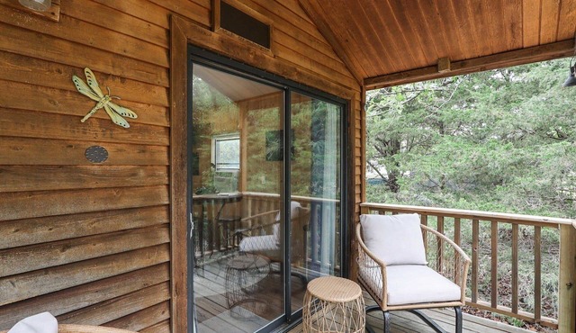 Cabin 10~ Cozy Toronto Lake Cabin ~ Walk To The Water 1 Bedroom Cabin by RedAwning