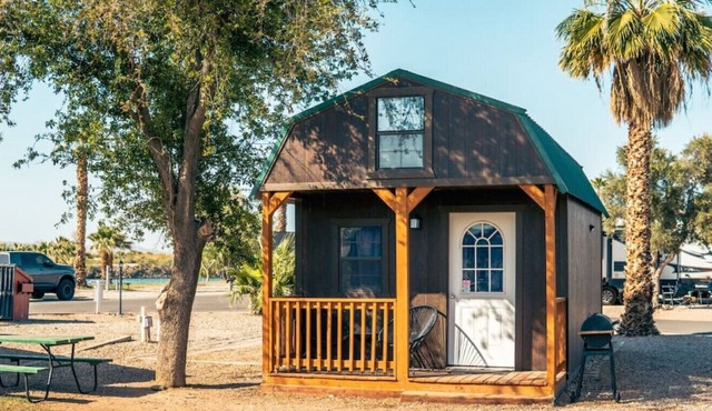 Cabin 10 · Deluxe Family Cabin