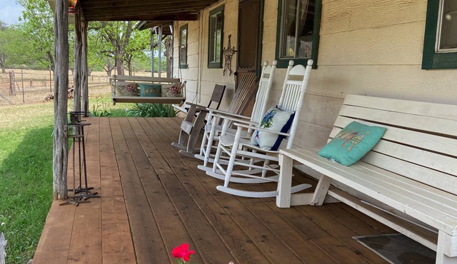 Cabin- 10 miles from Colorado Bend State Park