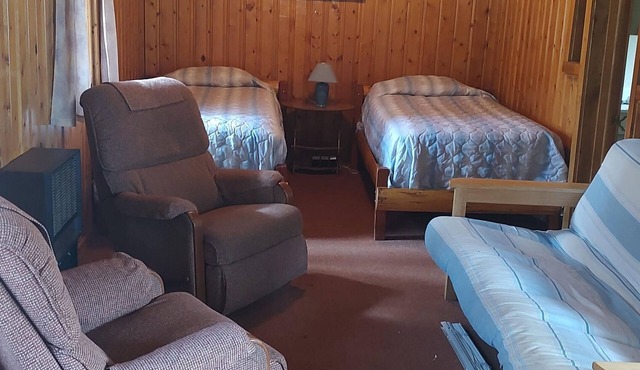 Cabin 11 at Sportsman’s Lodge, Modern Cabin 11 at Sportsman's Lodge