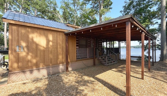 Cabin 11 · Waterfront Tiny Home with Amazing Views, King Bed, Deck,