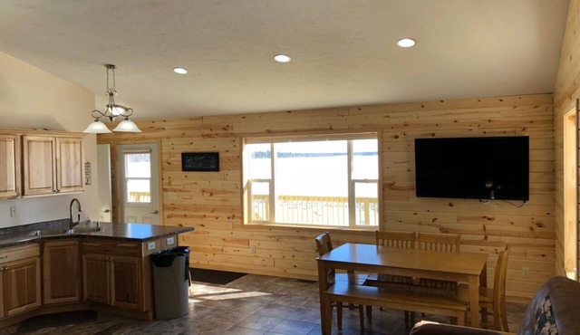 Cabin 12 Lakefront Family Resort