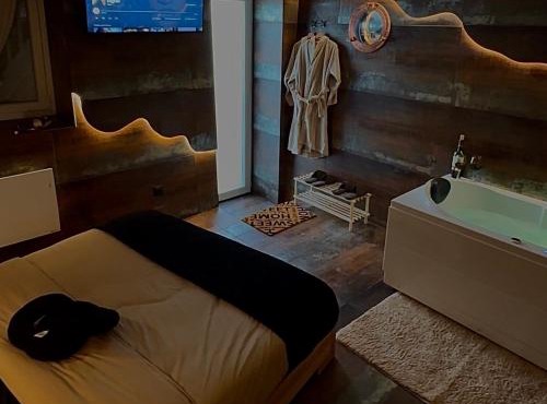 Cabin 13 Immersive Suite with Balneotherapy
