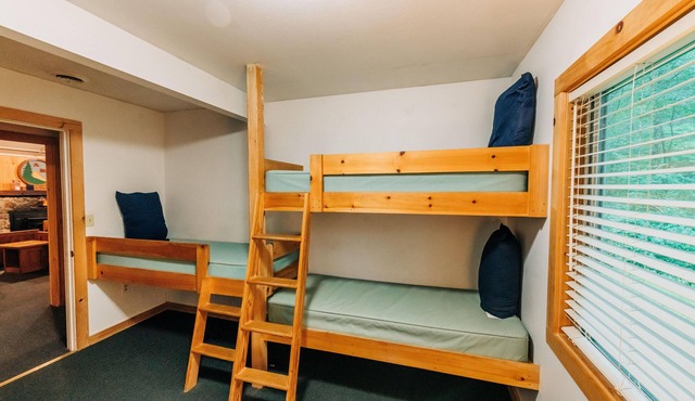 Cabin, 16 Bunks, Kitchen, Bathroom, ADA