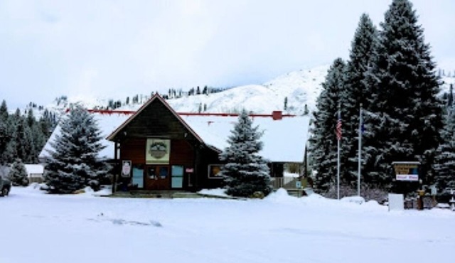 Cabin 2 at Southfork Lodge- sleeps up to 6