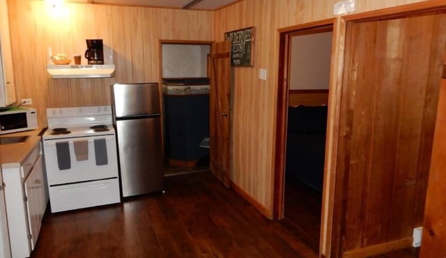Cabin 2 Bedrooms - Room 9 - A non - smoking room with two queen sized beds.