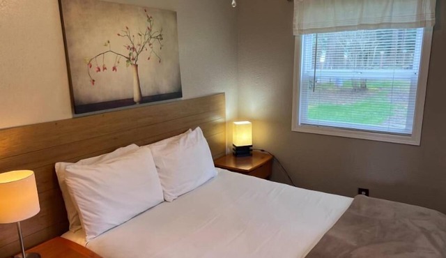 Cabin 2 Bedrooms - Room 11 - A non - smoking room with two queen sized beds.