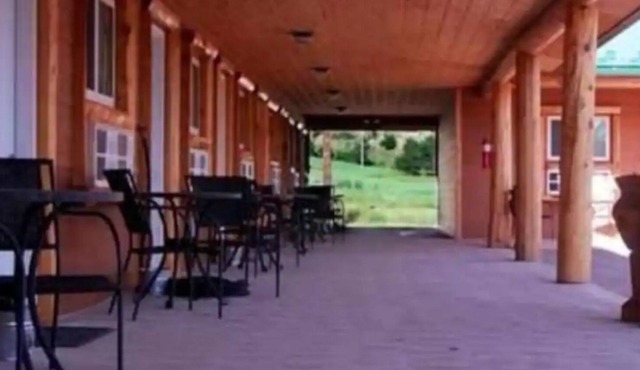 Cabin # 2 Country Setting at the Aladdin Motel.