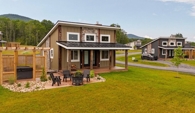 Cabin 2 One Bed Modern Luxury w Hot Tub