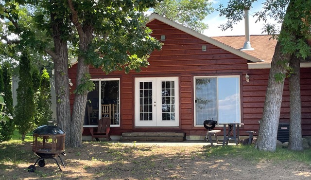 Cabin 2 steps from the water