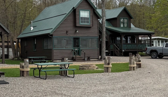 Cabin 2 Waterfront - Three Pines Lodging & Marina