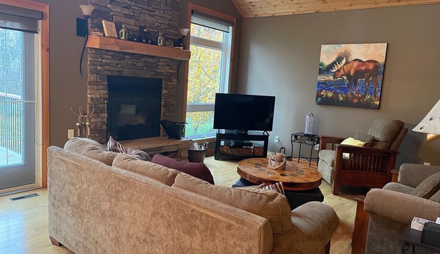 Cabin 200 - Riding Mountain Luxury Cabins