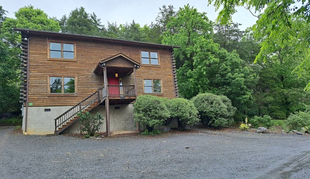 Cabin 25 - Spacious 6-bedroom private home minutes from downtown Lexington
