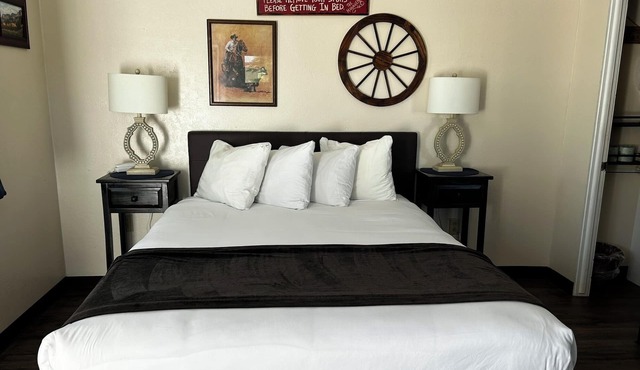 Cabin 26 - Coyboy Corner