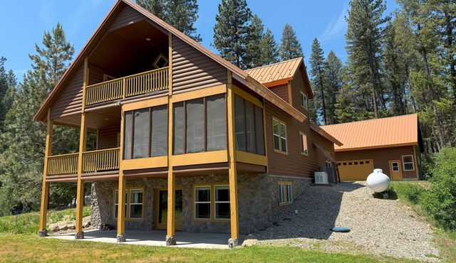 Cabin 26: Scenic & Spacious 2-Building cabin in Garden Valley/6 Bed/4.5 Bath