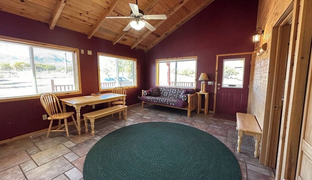 Cabin 3 at Mount Peale Inn
