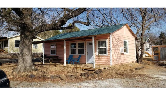 Cabin #3 at Snug Harbor Cabins Lake Eufaula, O