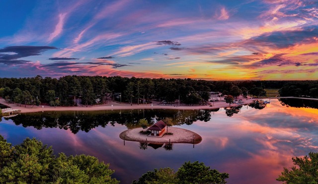 Cabin #3 - Cozy 2 Bedroom in Cape Cod Maple Park Campground
