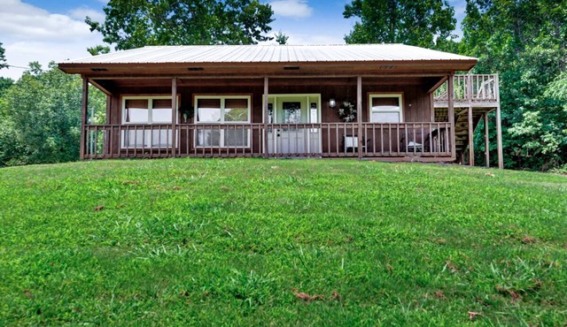 Cabin #3 - Fisherman's Landing/4 Bedroom Fishing Cabin w/Covered Boat Shelter