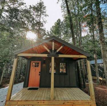 Cabin #3 One bedroom with Kitchen