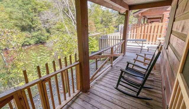 Cabin #3 - Riverfront w/Gas Fireplace and more!