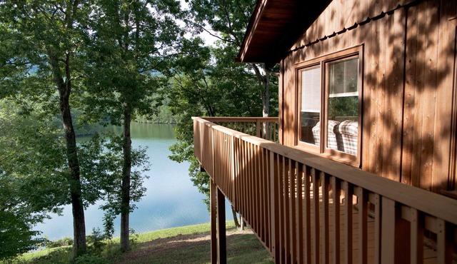 Cabin#3 Smith Mtn Lake. Views/Waterfront/Pet Free/No wake cove/Dock