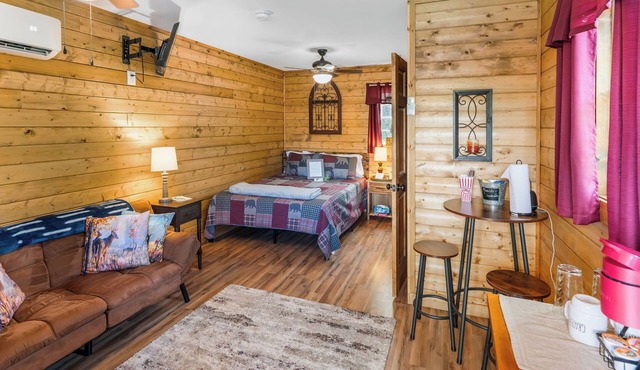 Cabin 3, the delightful Joy cabin in the heart of Moravian Falls, NC