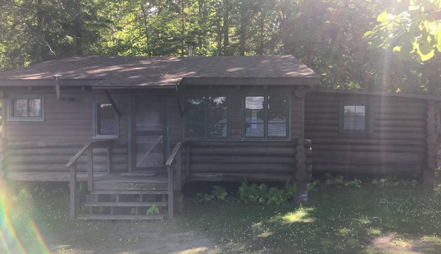 CABIN #3 (Walleye) Beautiful log cabin situated on the lake!