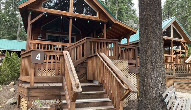 Cabin #4 at Hyatt Lake Resort